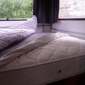 D'hotes 53m2 Ou Caravane Vintage Avec Cuisine Et Salle De Bains Privees, 53m2 Or Vintage Caravan With Private Kitchen And Bathroom Pleumeur-Gautier